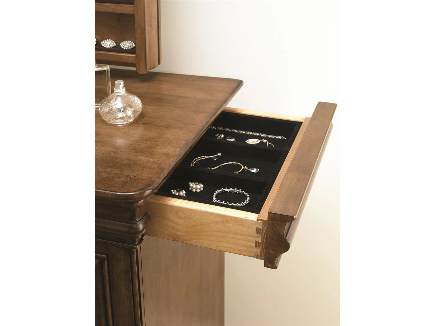 UNIVERSAL - NEW LOU DRAWER DRESSER