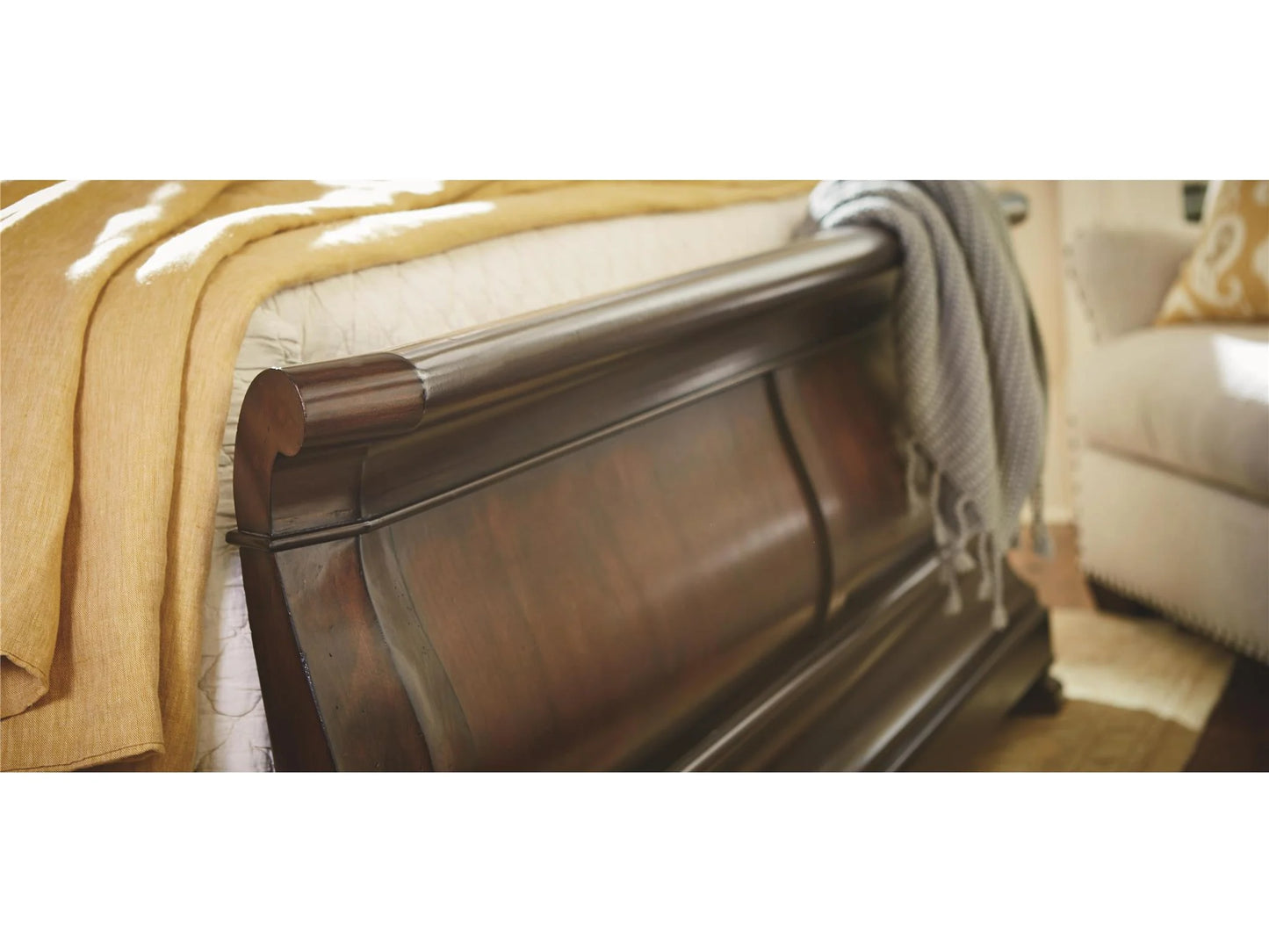 UNIVERSAL - REPRISE KING SLEIGH BED
