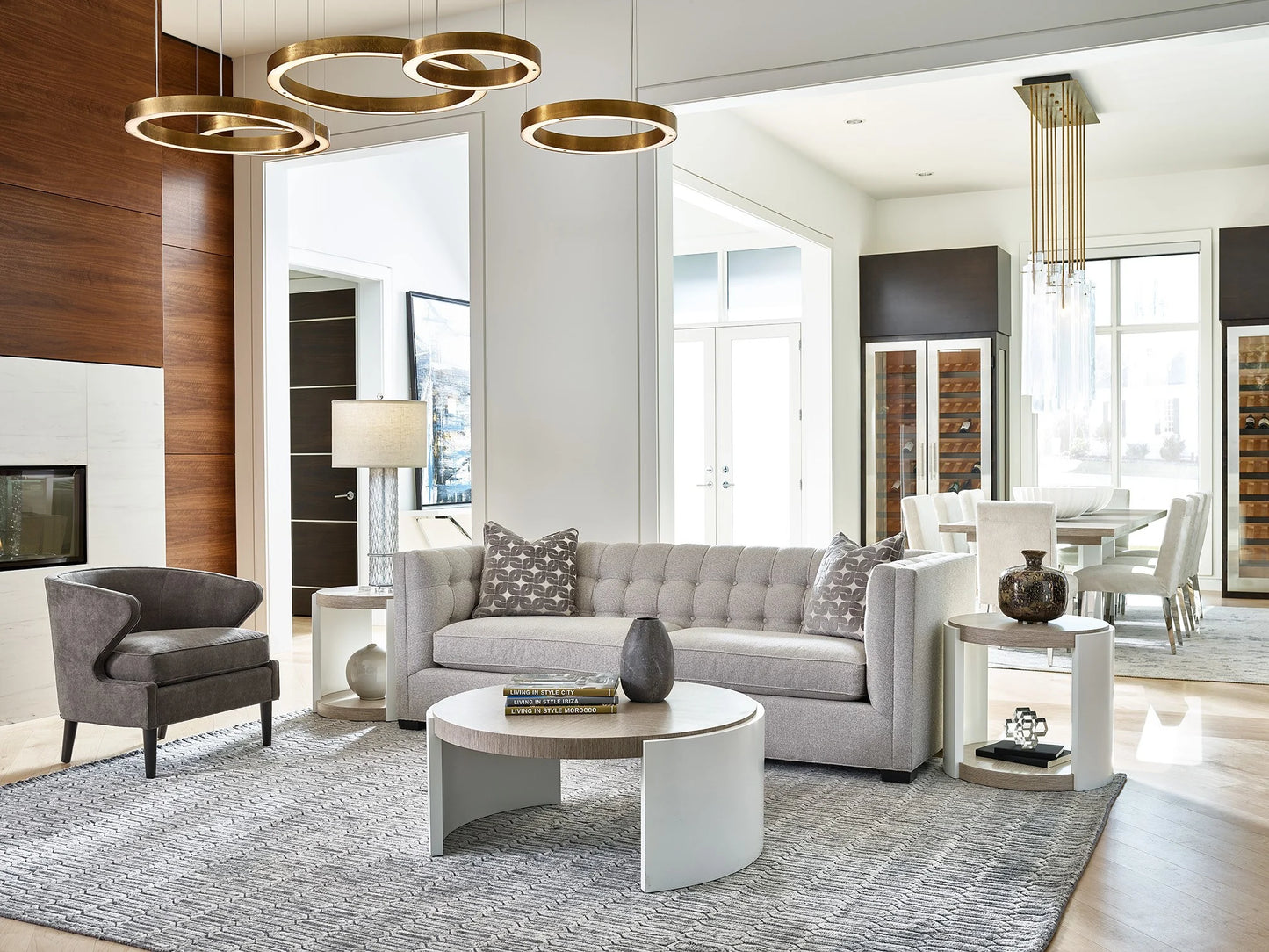 UNIVERSAL - MODERN ROUND END TABLE