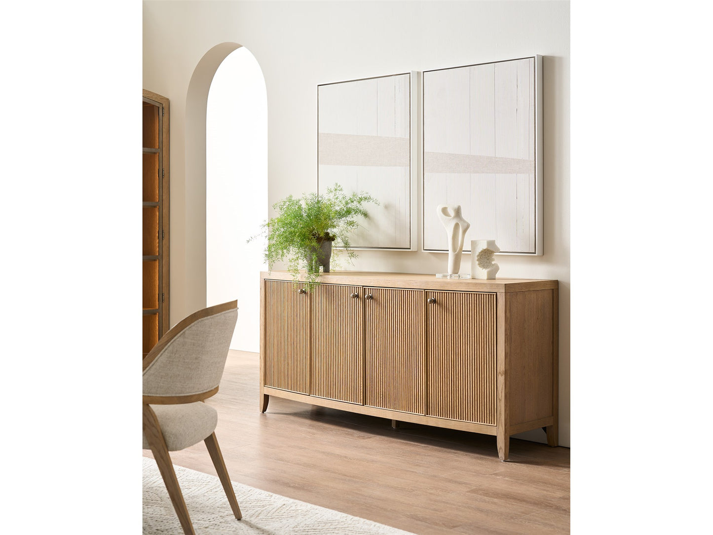Universal - Avaline Carmen Credenza