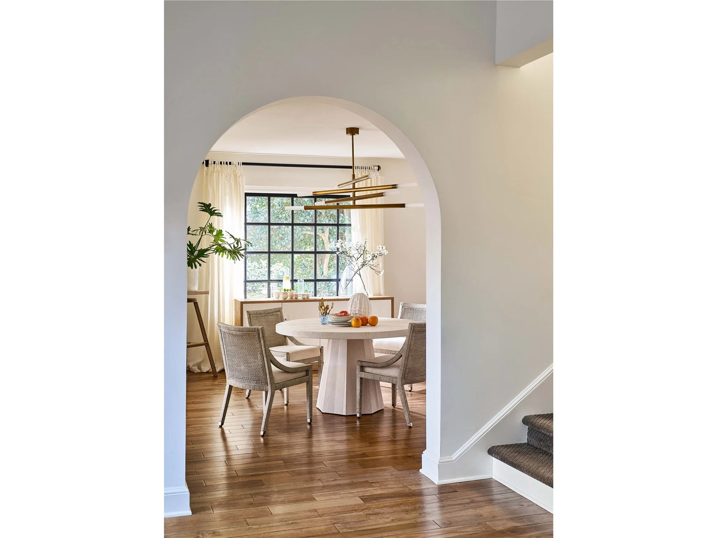 Universal - Weekender Coastal Living Home Mackinaw Round Dining Table