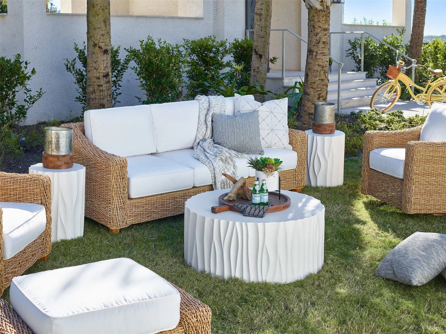 Universal - Coastal Living Outdoor Geneva End Table