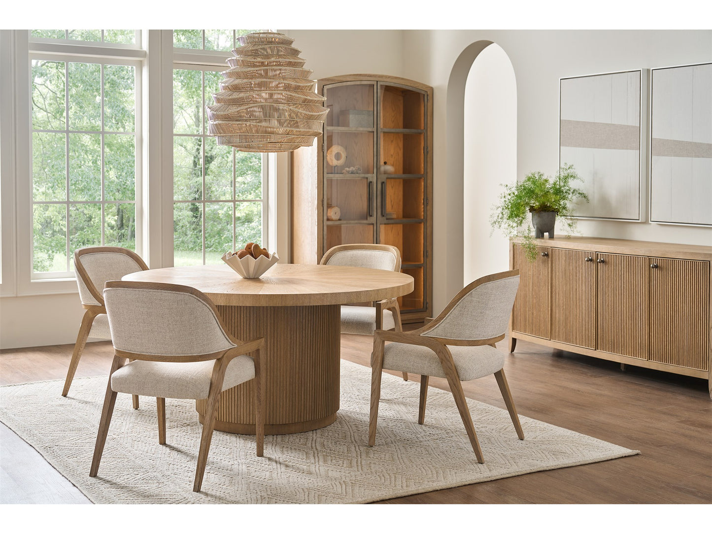 Universal - Avaline Carmen Round Table