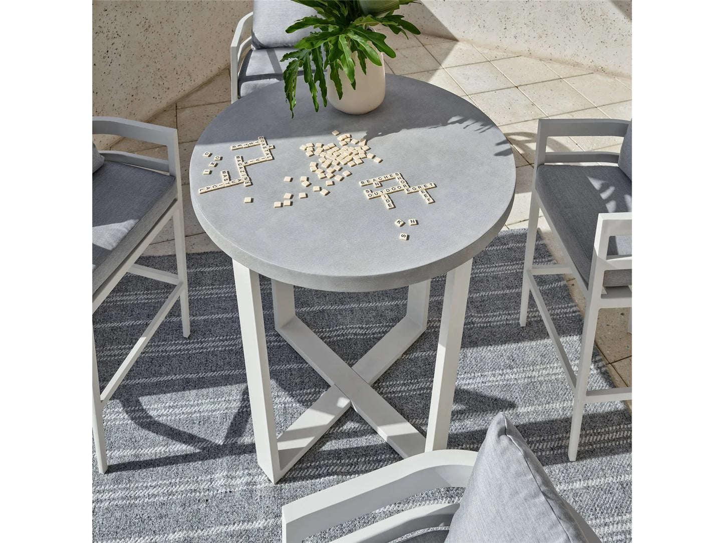 UNIVERSAL - COASTAL LIVING OUTDOOR SOUTH BEACH BAR TABLE