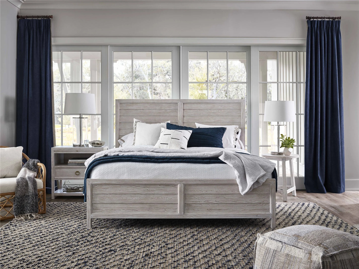 Universal - Getaway Coastal Living Home Getaway Panel Queen Bed