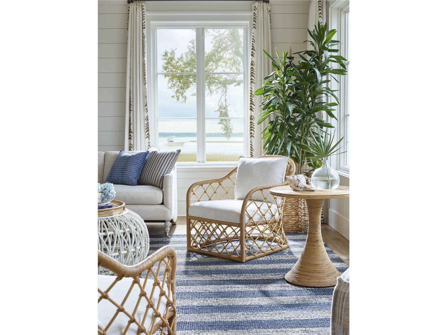 UNIVERSAL - GETAWAY COASTAL LIVING HOME MIRAMAR ACCENT CHAIR