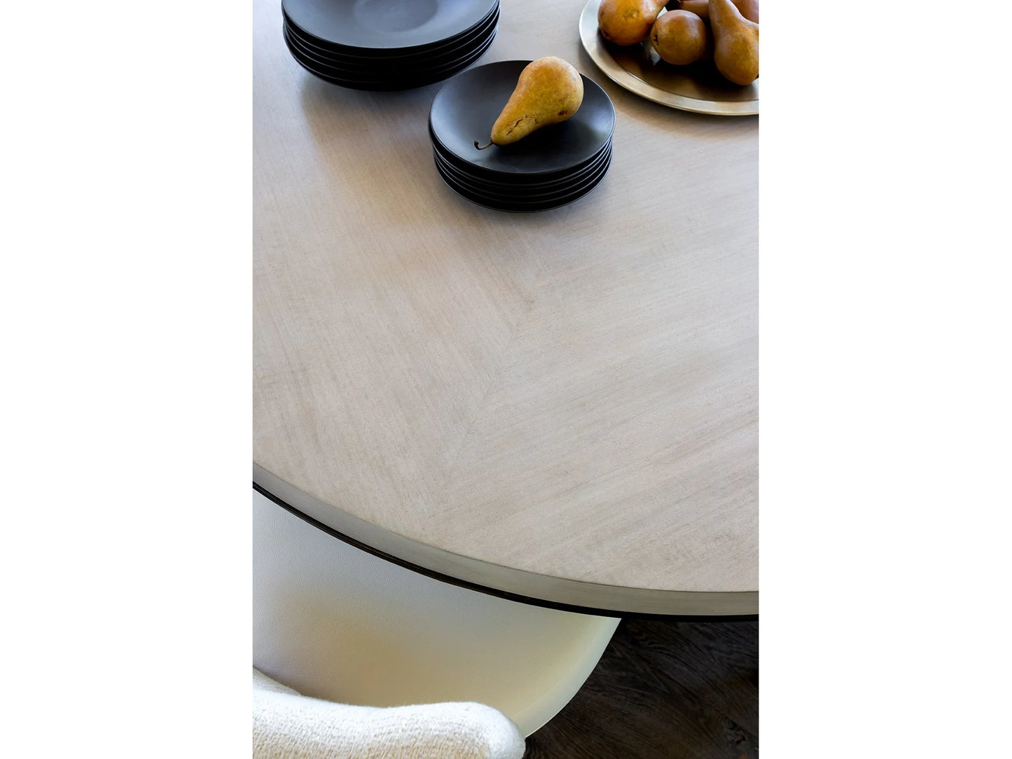 Universal - Erinn V X Topanga Round Dining Table