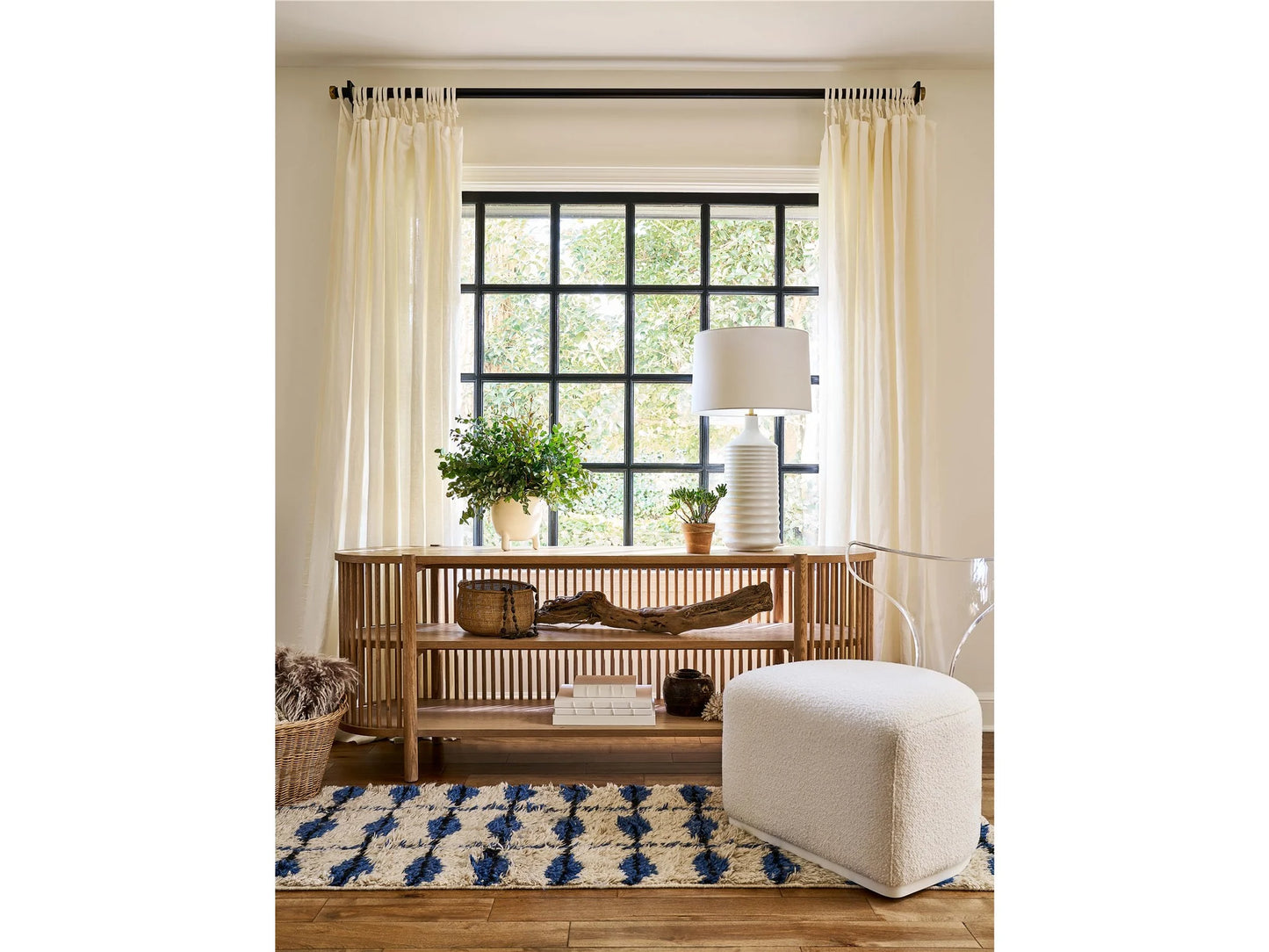 UNIVERSAL - WEEKENDER COASTAL LIVING HOME MIRISSA SWIVEL CHAIR