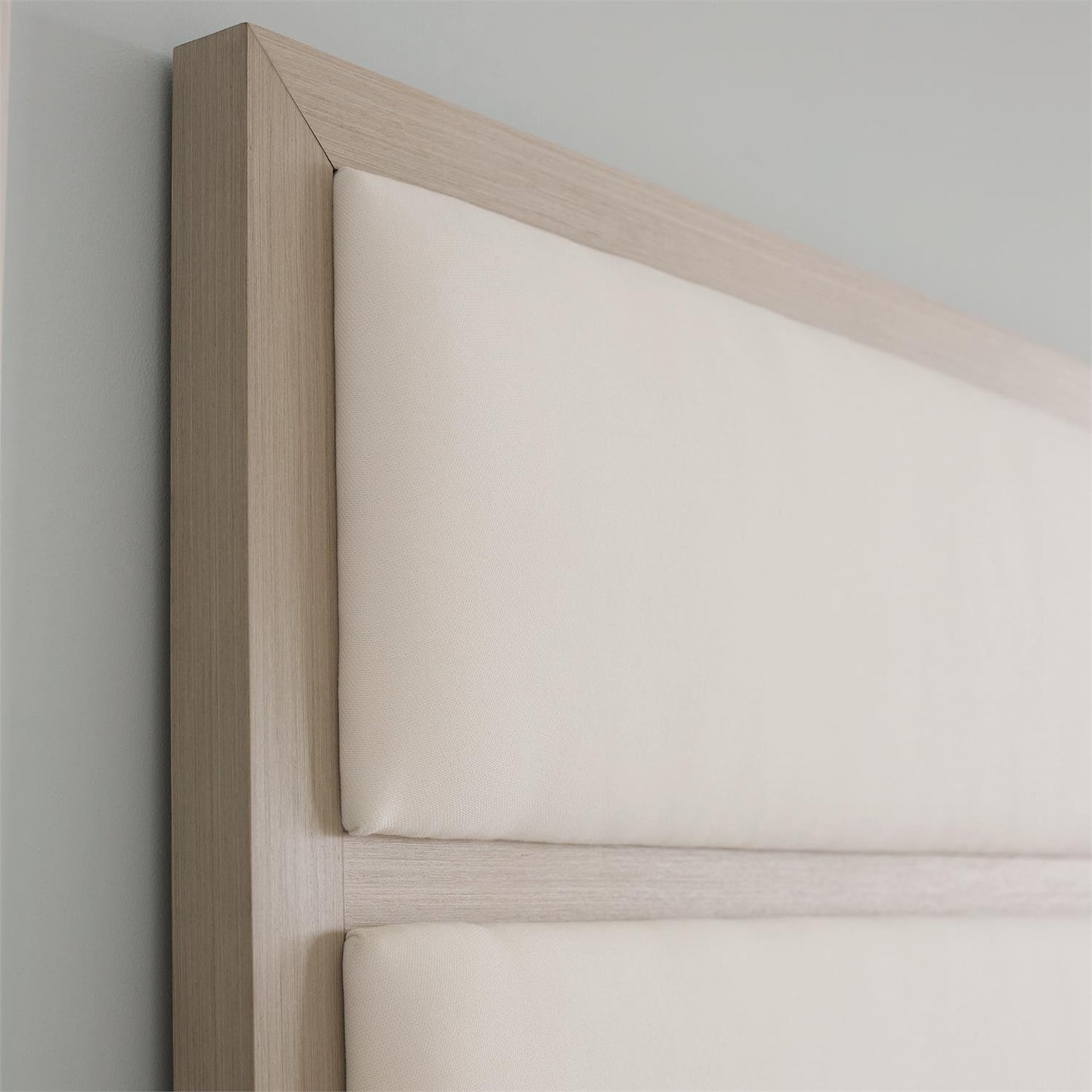 Bernhardt Axiom Panel Bed Queen — K1085