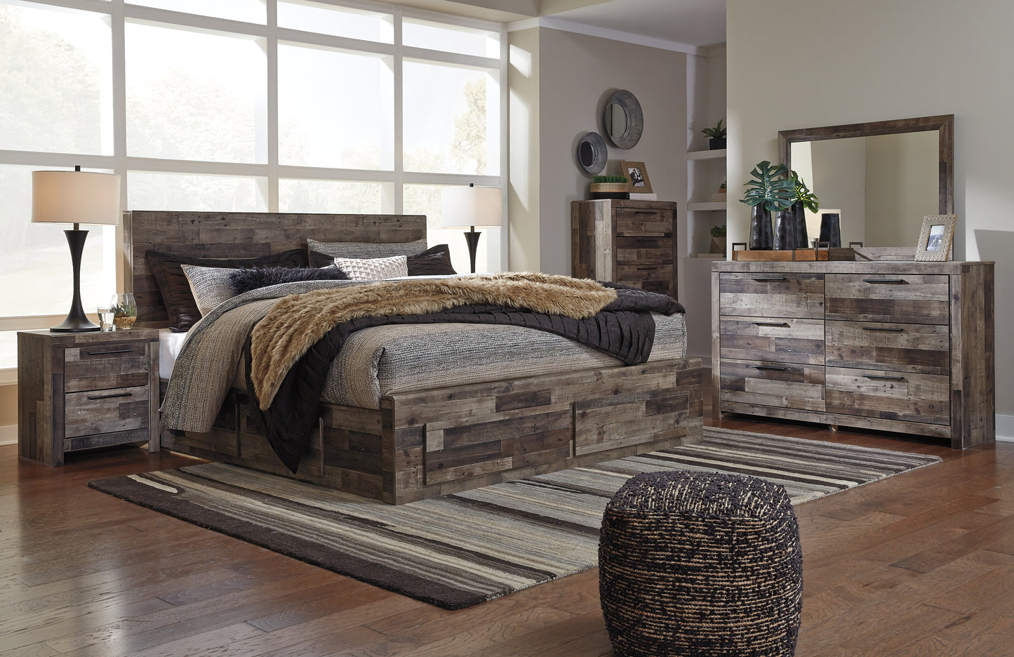 Derekson Panel Bed With 4 Storage Drawers