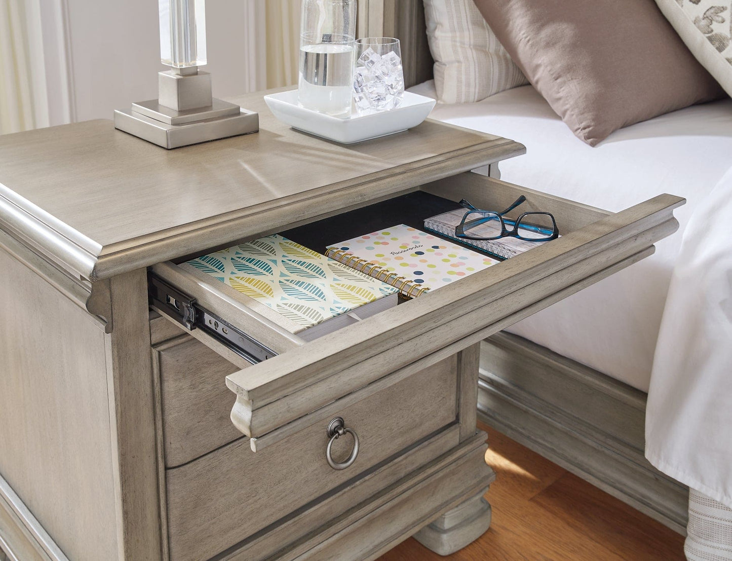 Lexorne Queen Sleigh Bed with Mirrored Dresser and Nightstand
