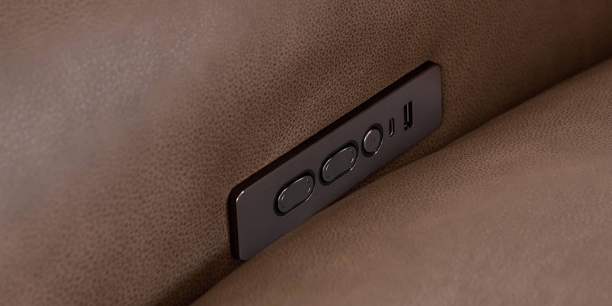 Bassett Club Level Sonny Leather Power Reclining Sofa — Bassett manufacturer gallery — Sofa w/ Power image number 5