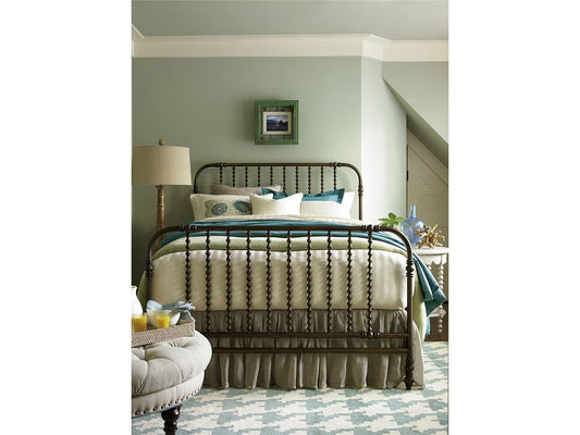 UNIVERSAL - CURATED THE GUEST ROOM QUEEN BED
