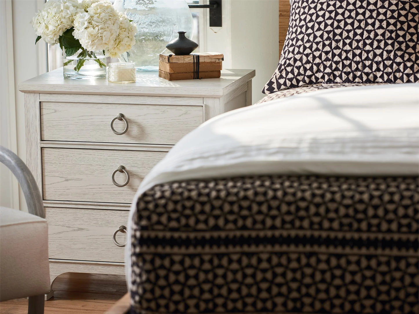 UNIVERSAL - ESCAPE-COASTAL LIVING HOME NIGHTSTAND