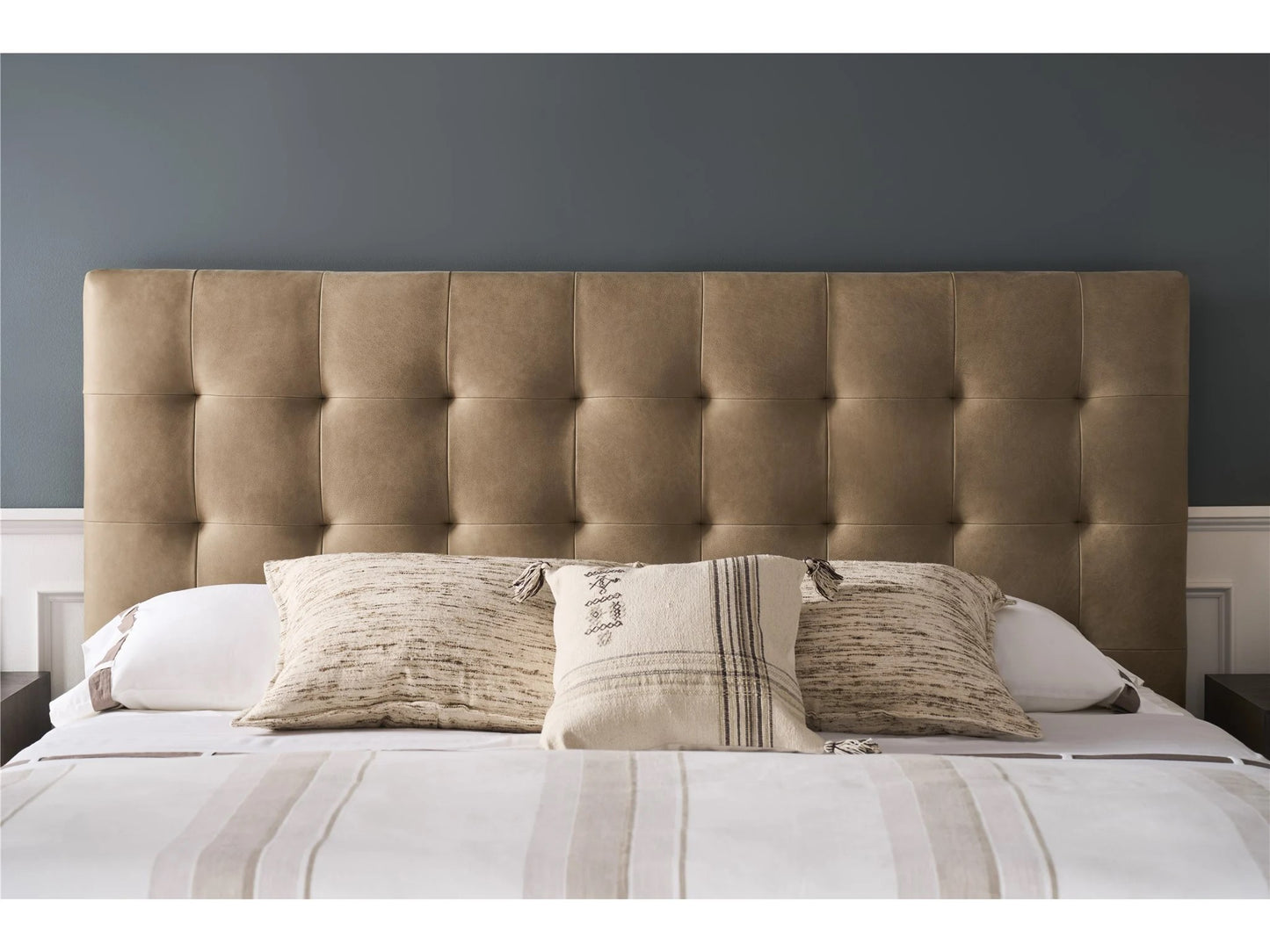 Universal - Montclair Upholstered Bed King