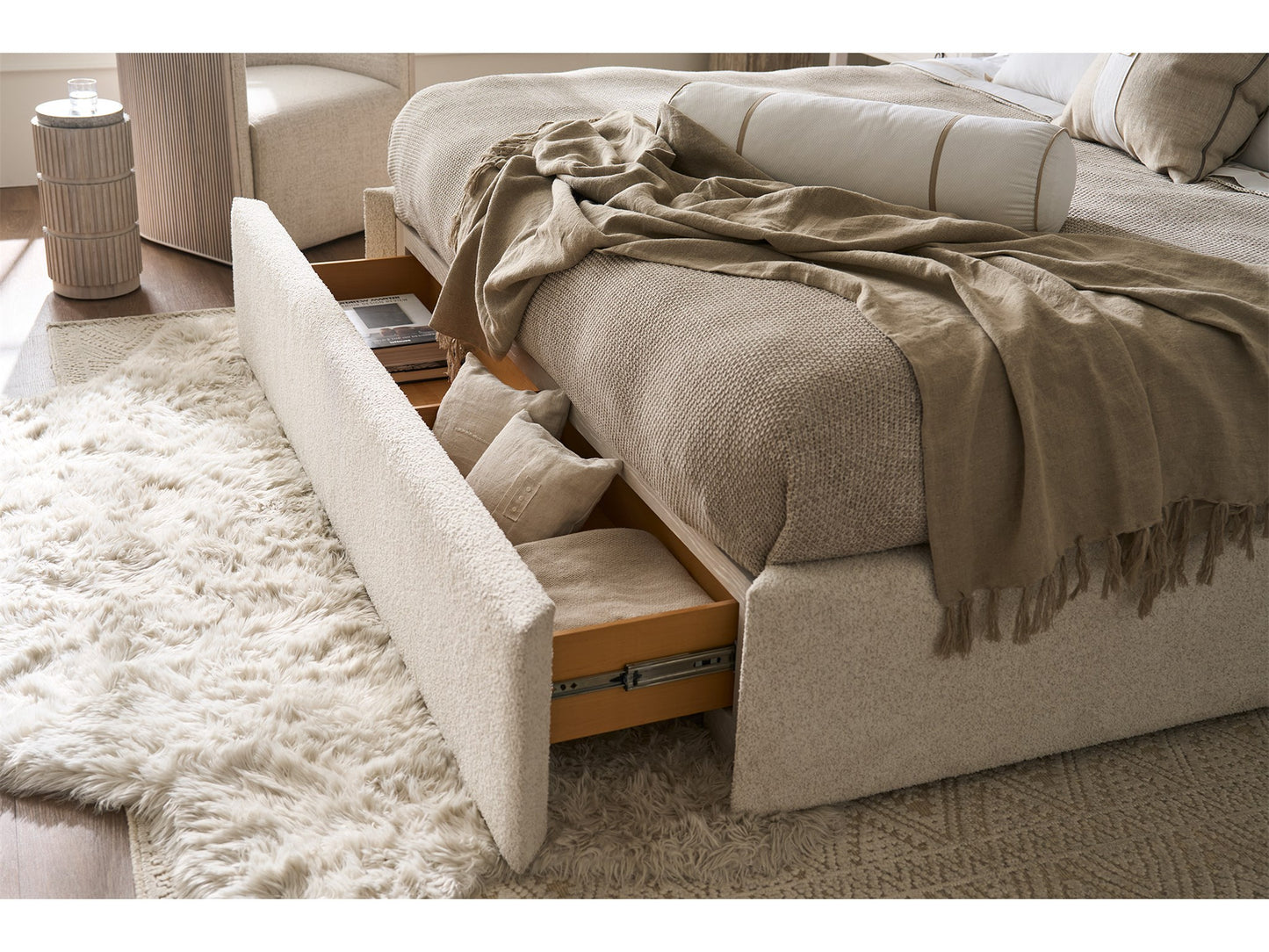 Universal - Avaline Owen Storage Bed King