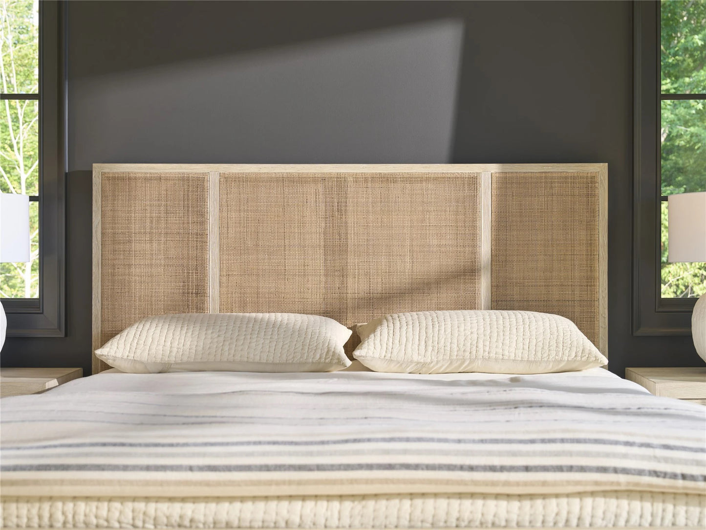 Universal - Oasis-Coastal Living Home Oasis Bed King