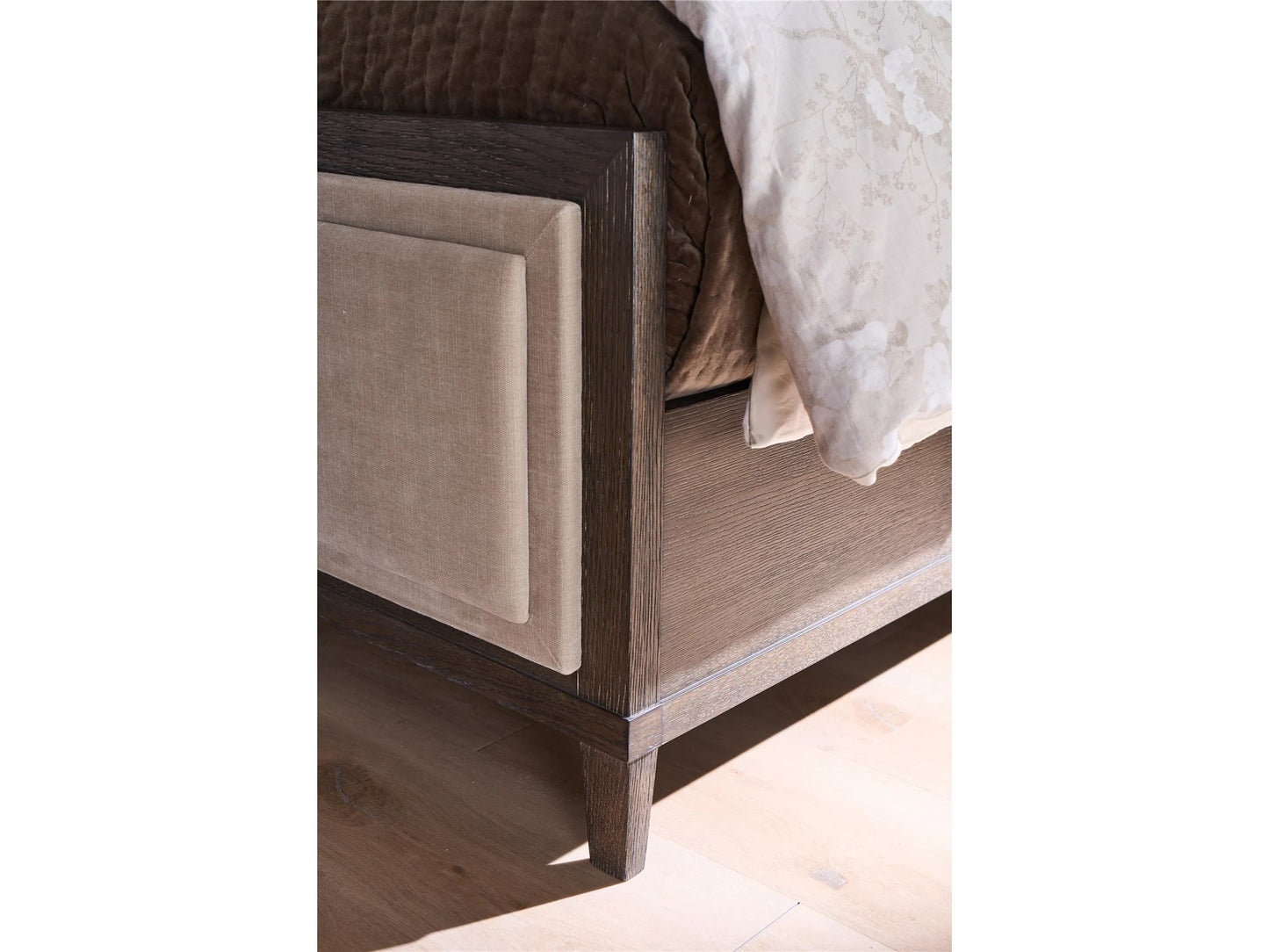 Universal - Montclair Cocoa Bed Queen