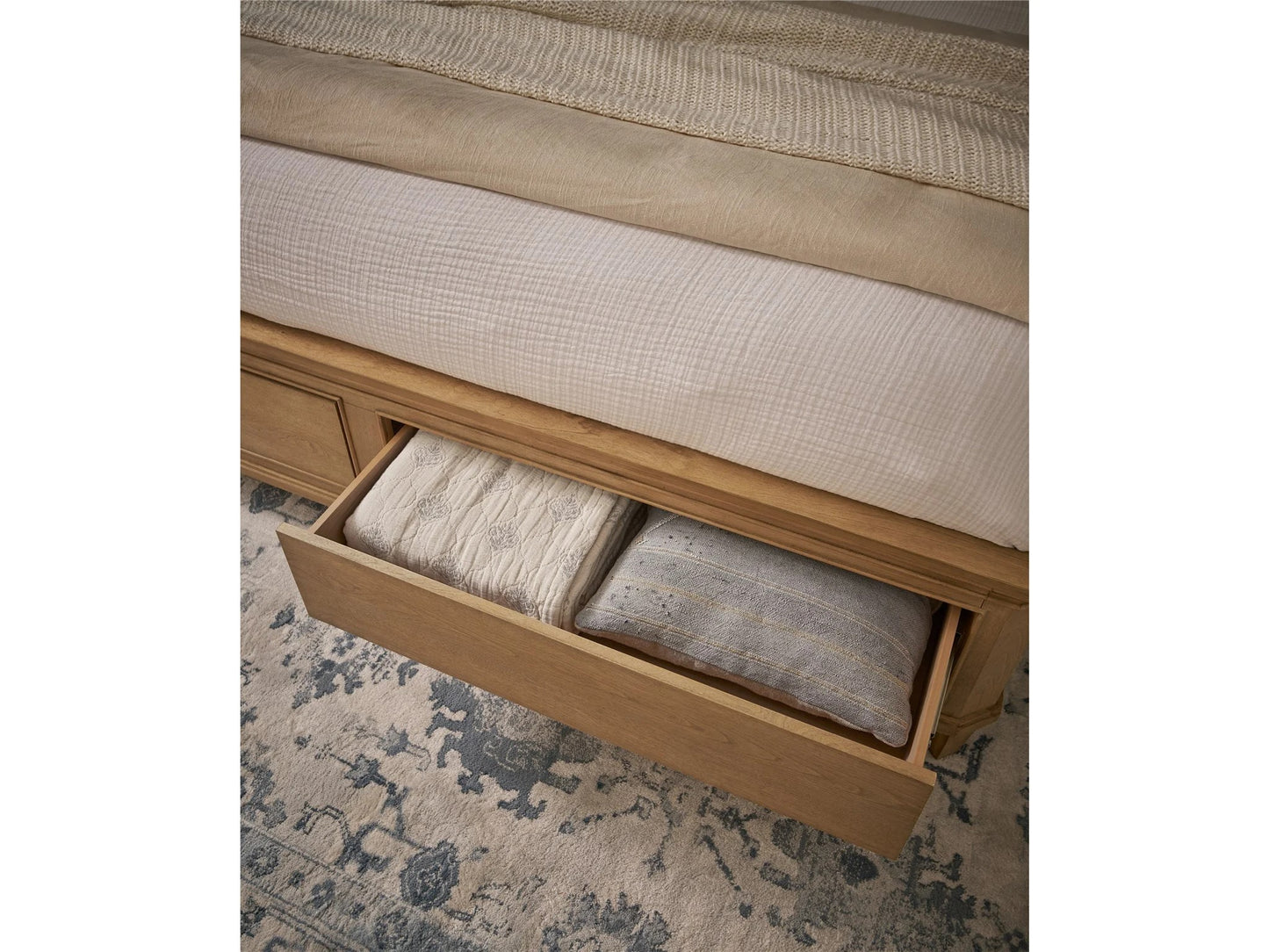 Universal - Birchaven Brindle Storage Bed King