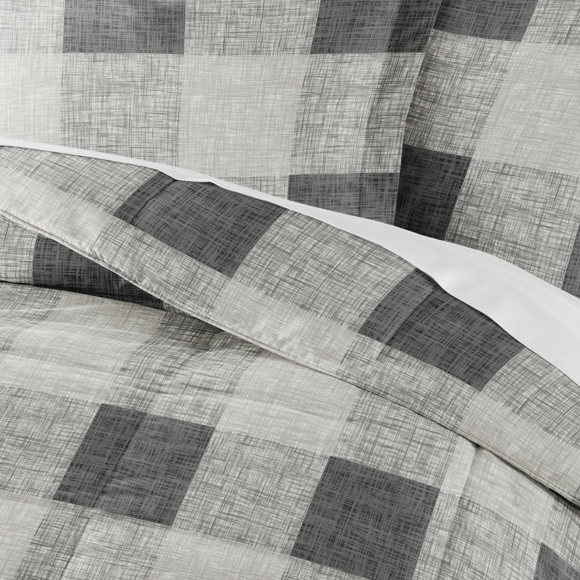 Gingham Patterned Down-Alternative Comforter Set