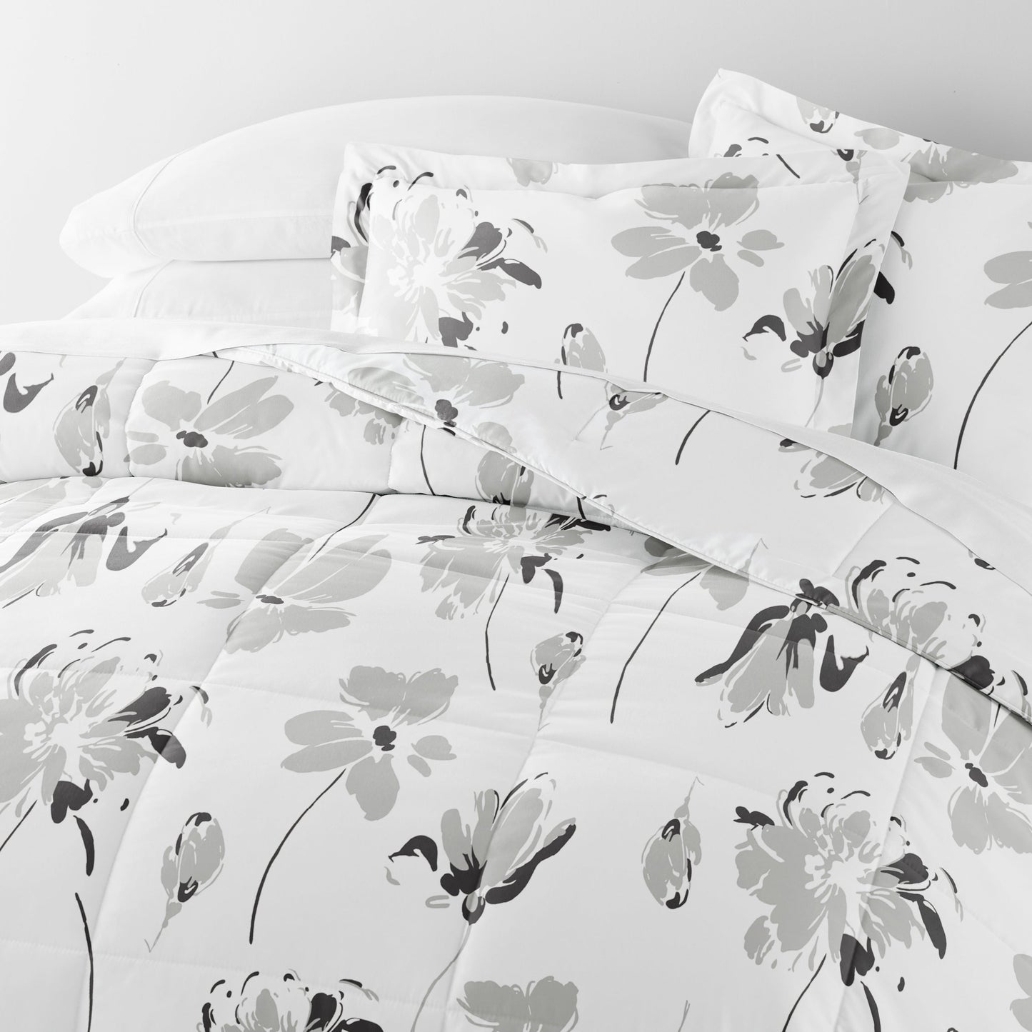 Magnolia Patterned Down-Alternative Comforter Set