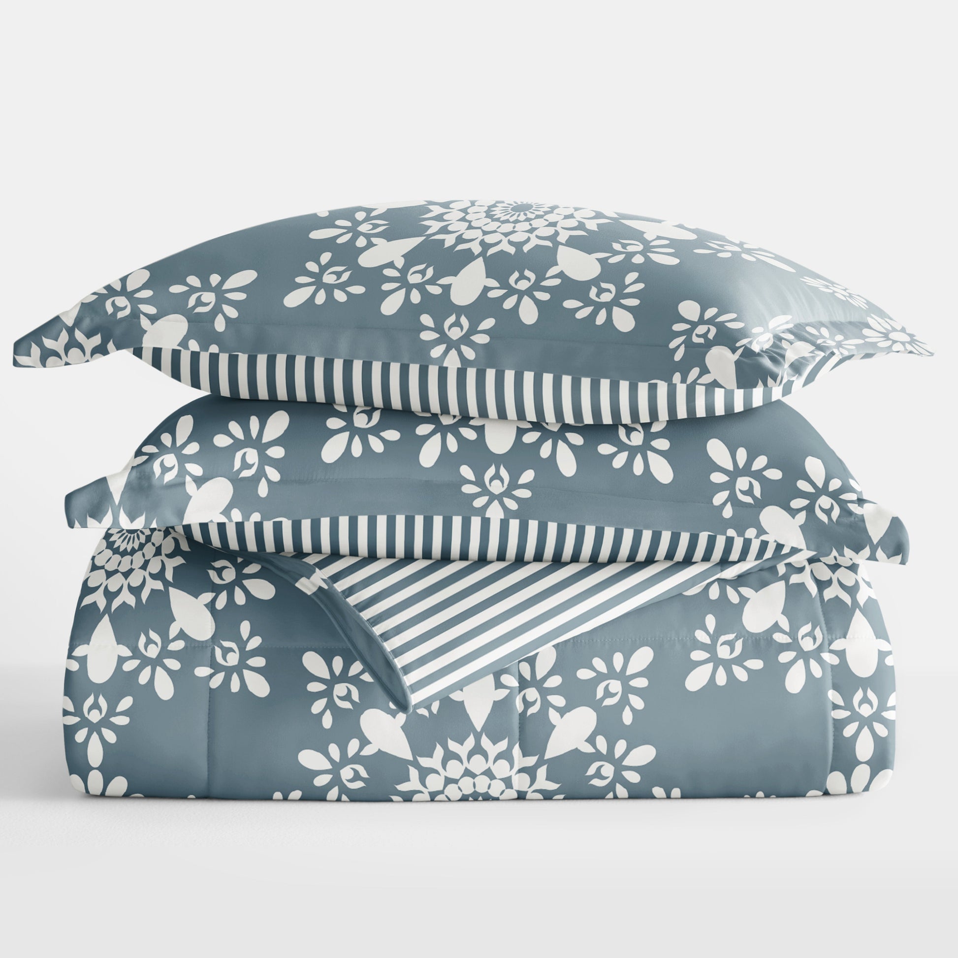Daisy Medallion Reversible Patterned Down-Alternative Comforter Set