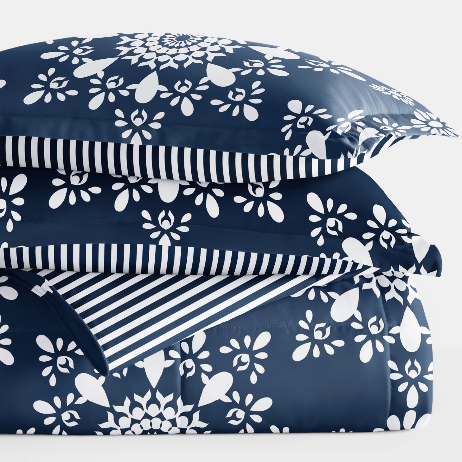 Daisy Medallion Reversible Patterned Down-Alternative Comforter Set