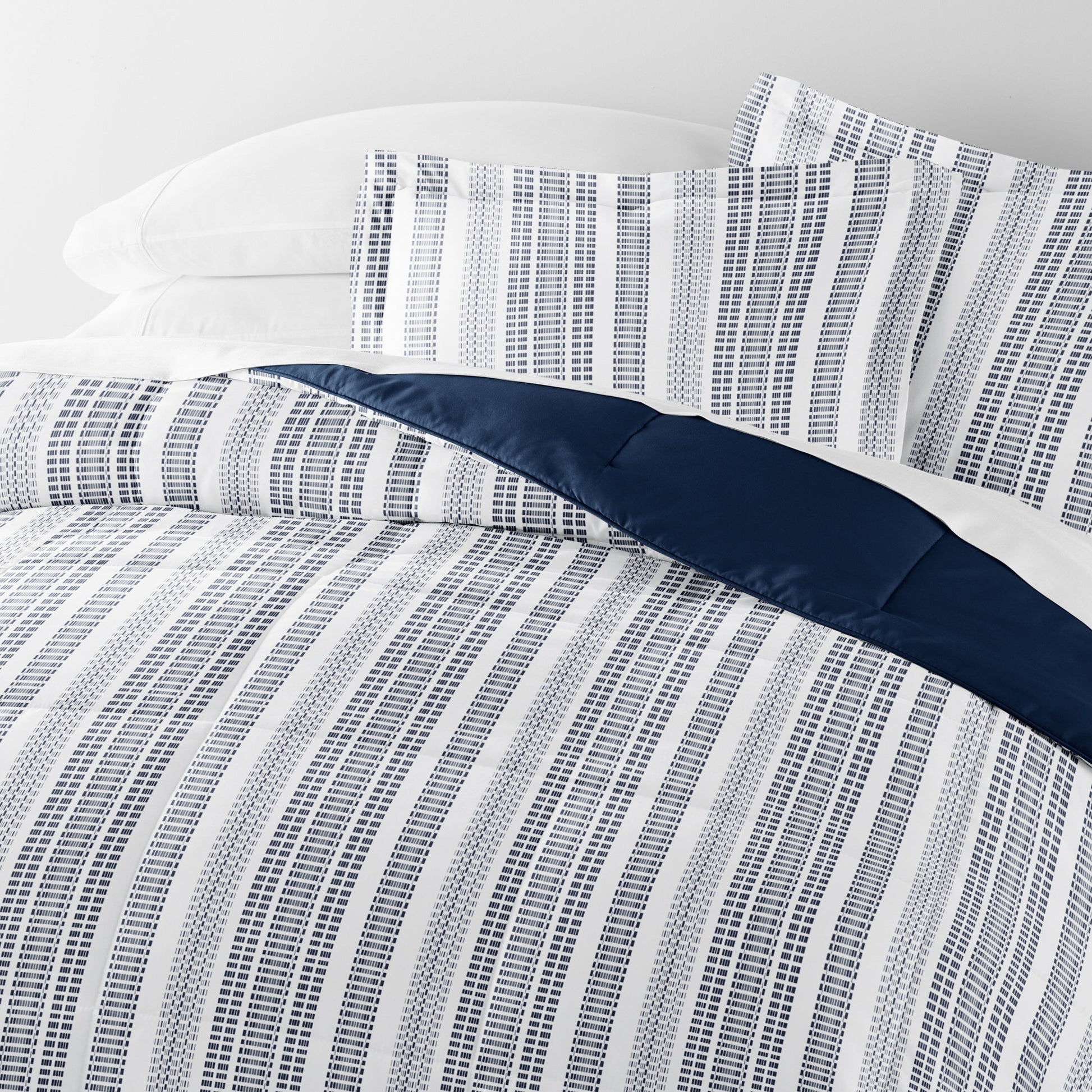 Farmhouse Dreams Reversible Patterned Down-Alternative Comforter Set