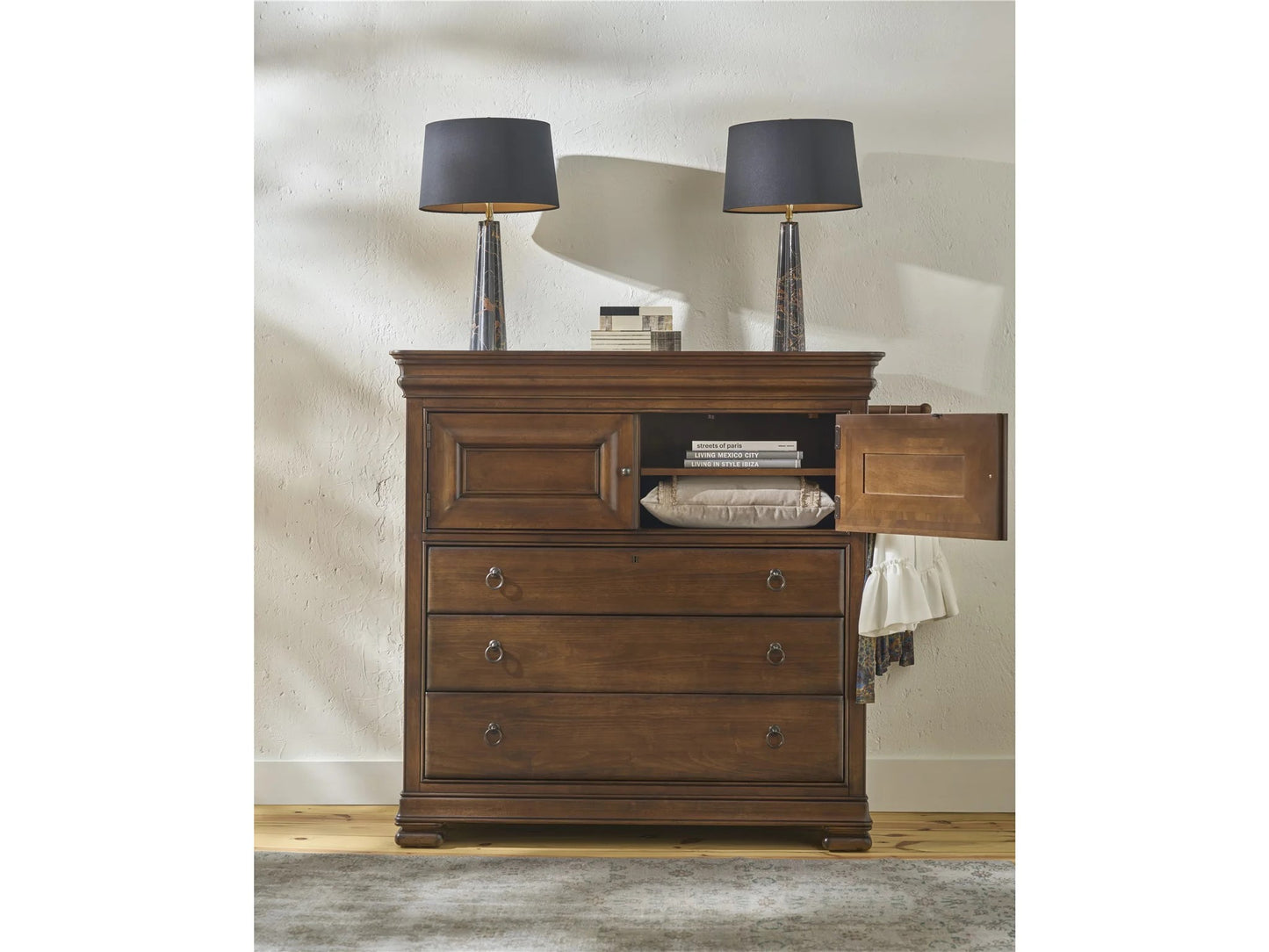 Universal - New Lou Dressing Chest