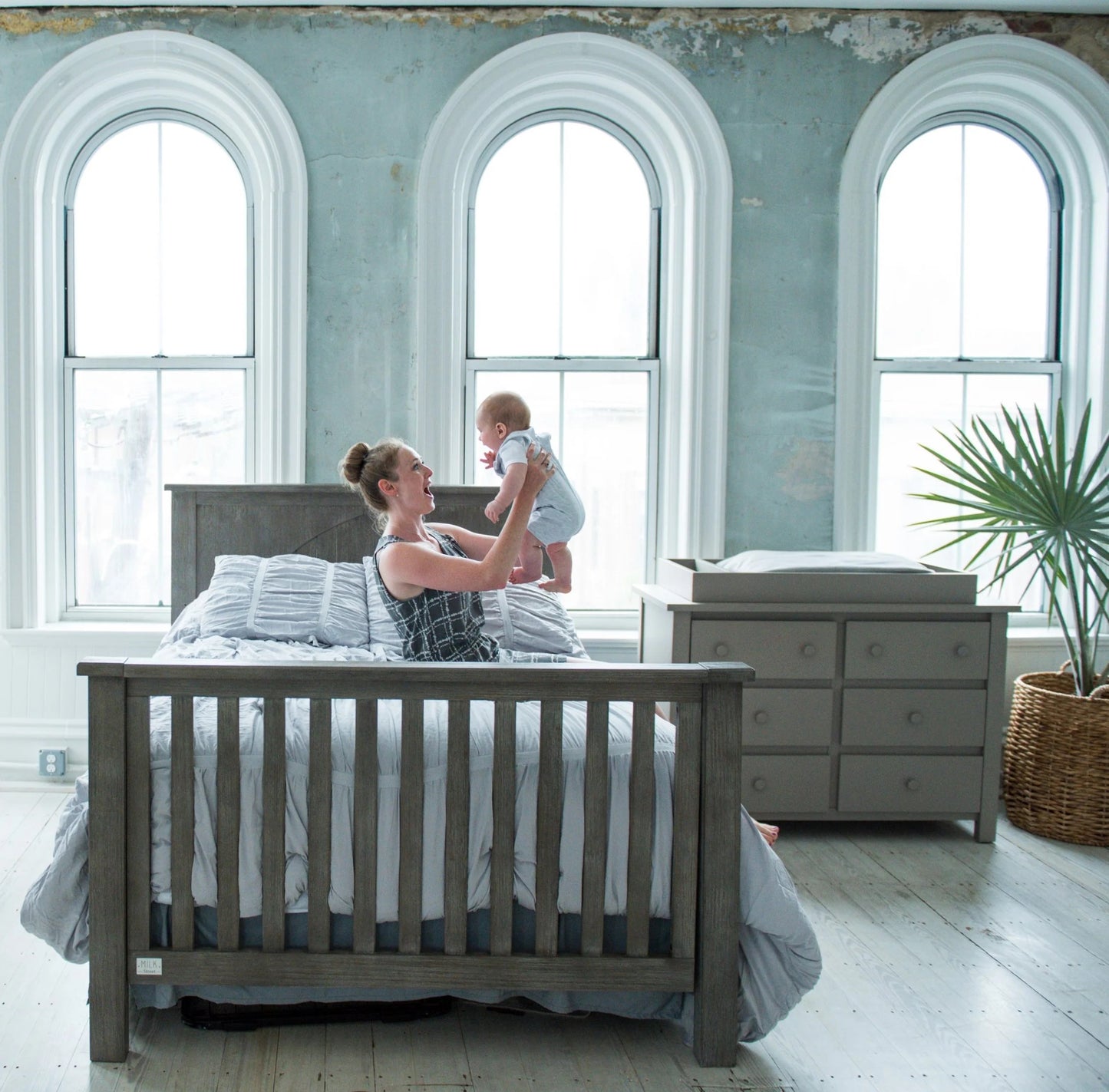 Relic Winchester 4-in-1 Convertible Crib