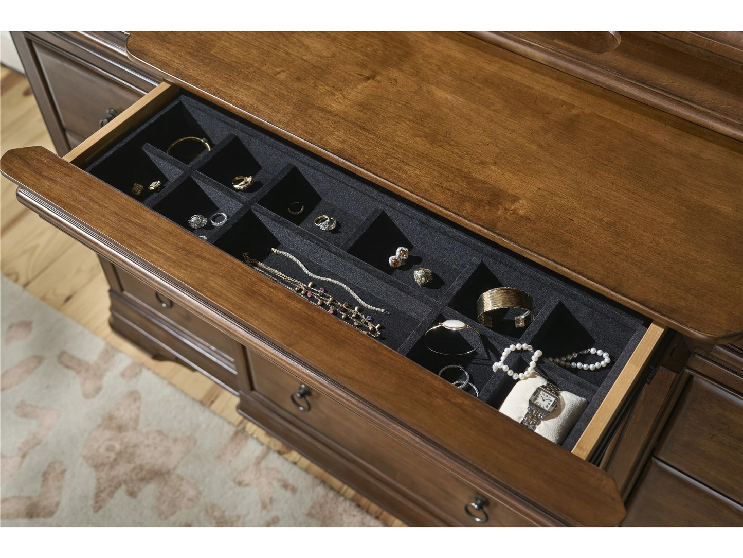 Universal - New Lou Drawer Dresser