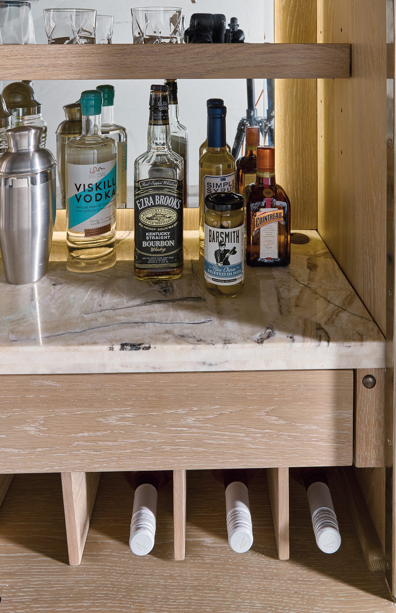 Margaritaville Gulfstream Bar Cabinet