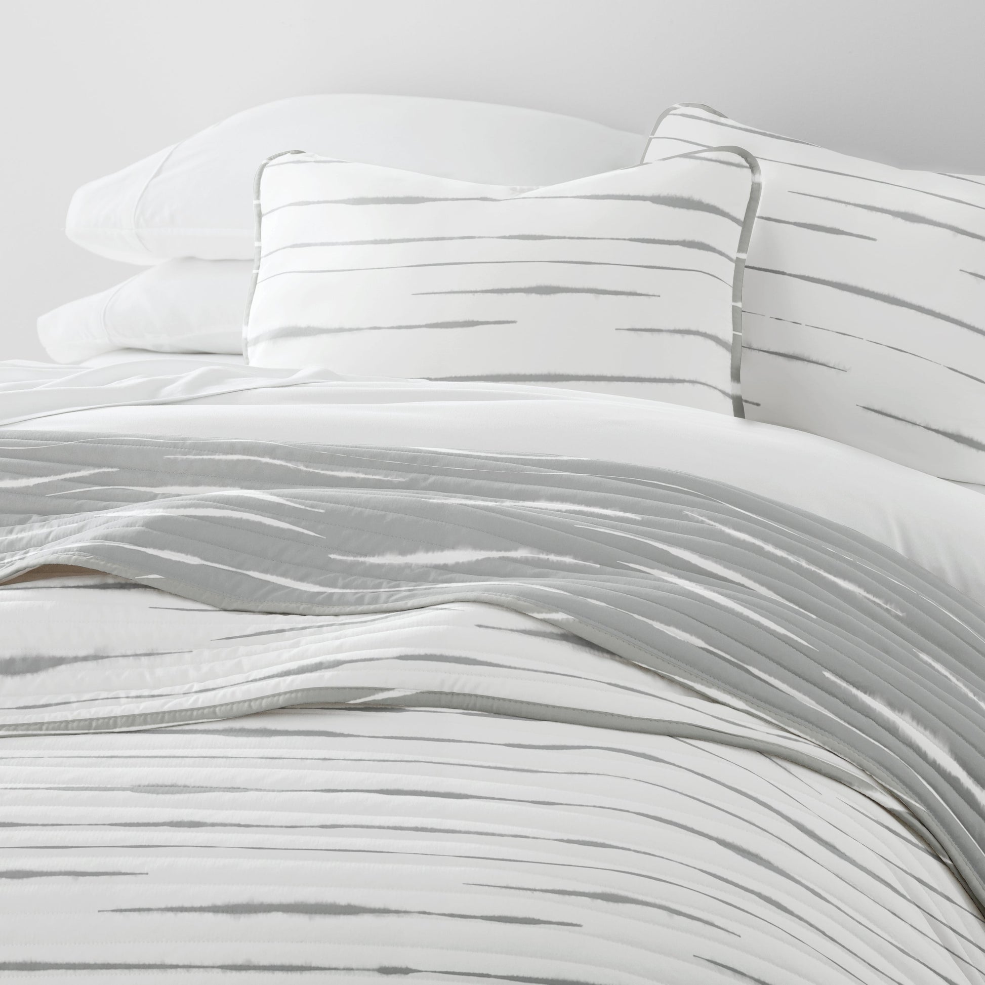 Horizon Patterned Reversible Quilted Coverlet Set