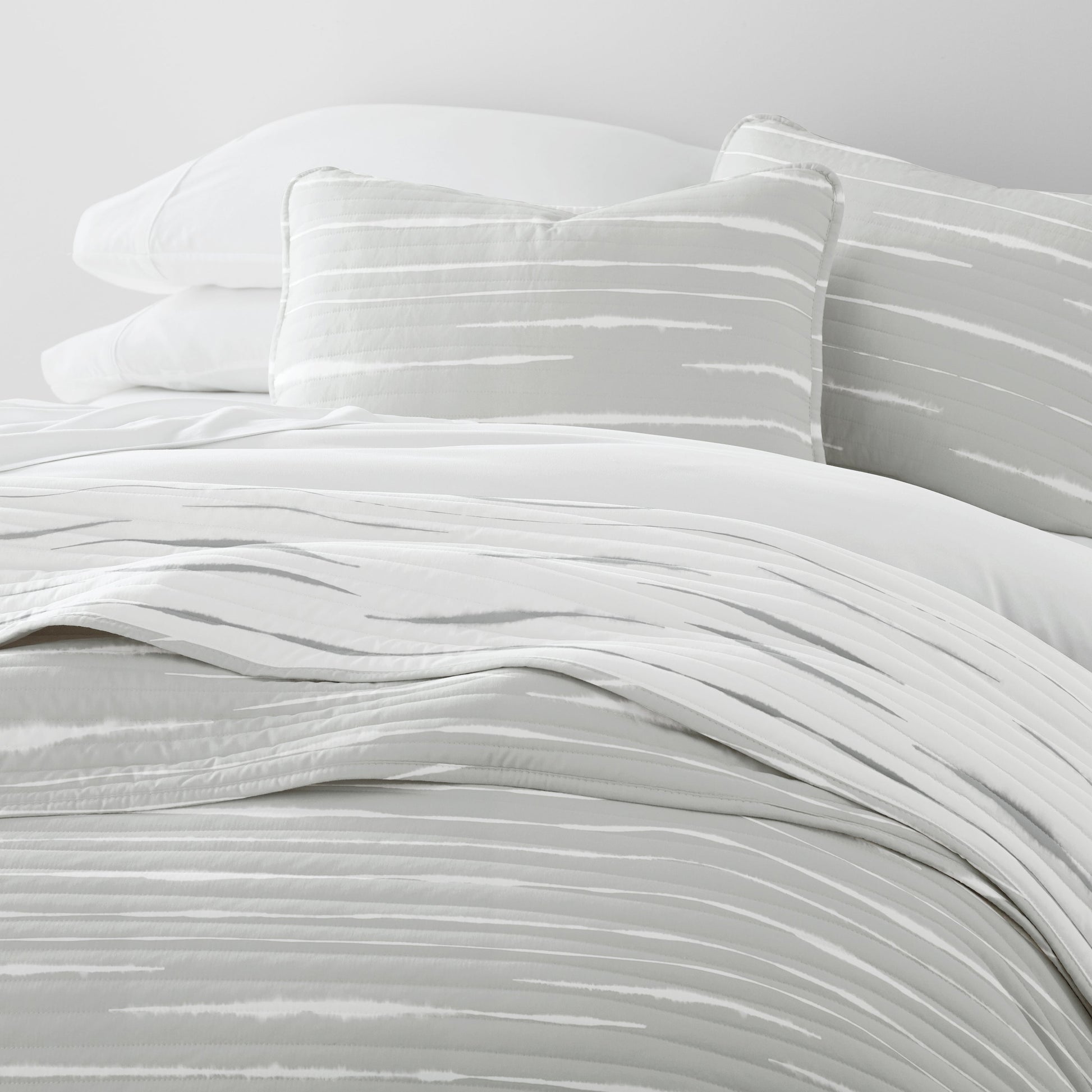 Horizon Patterned Reversible Quilted Coverlet Set