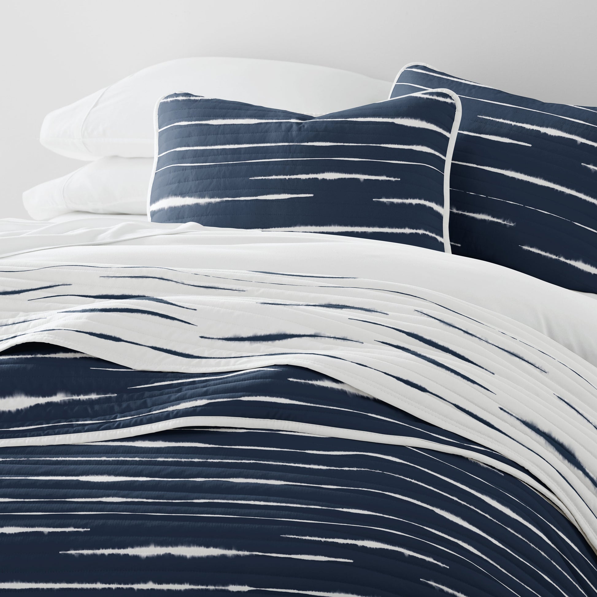 Horizon Patterned Reversible Quilted Coverlet Set