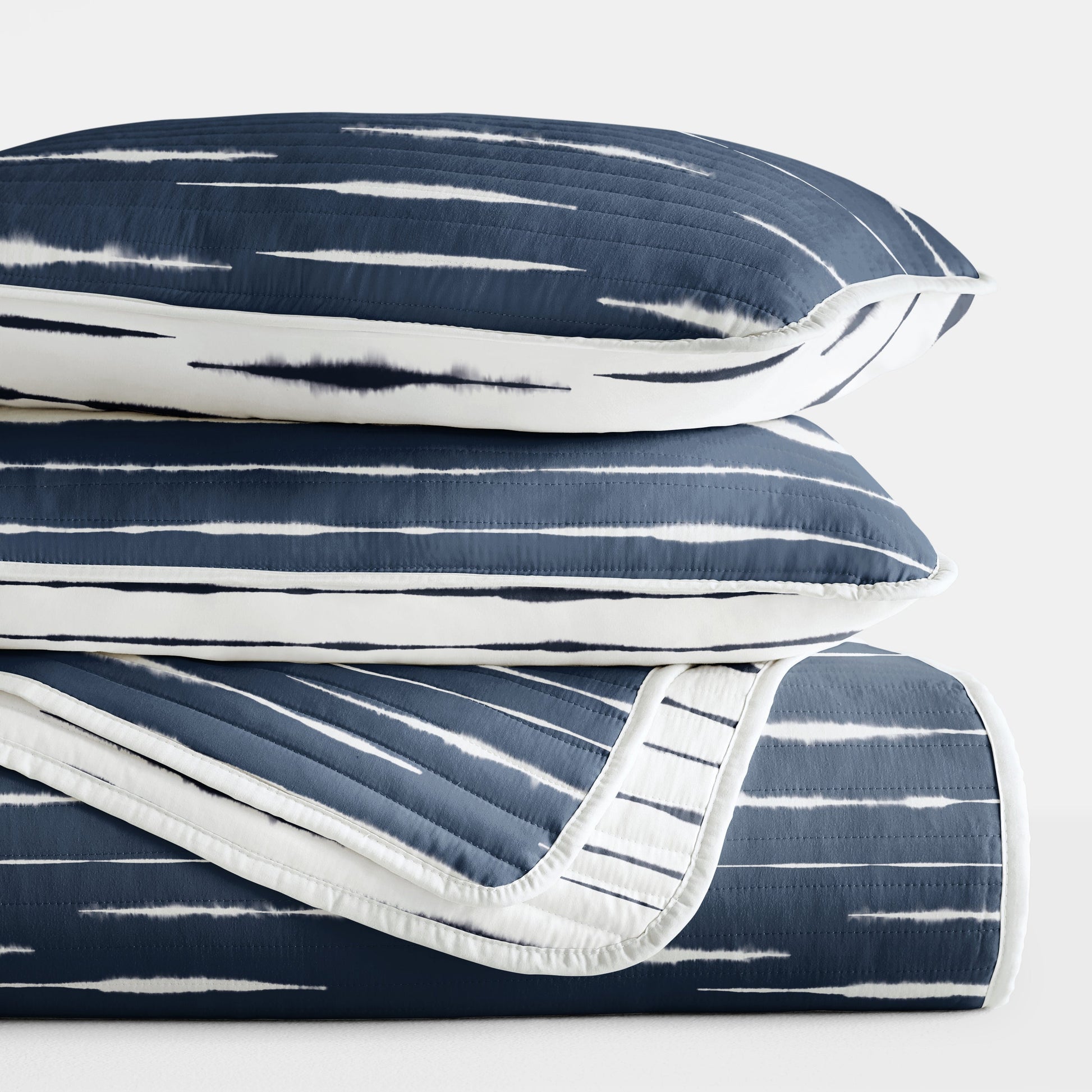 Horizon Patterned Reversible Quilted Coverlet Set