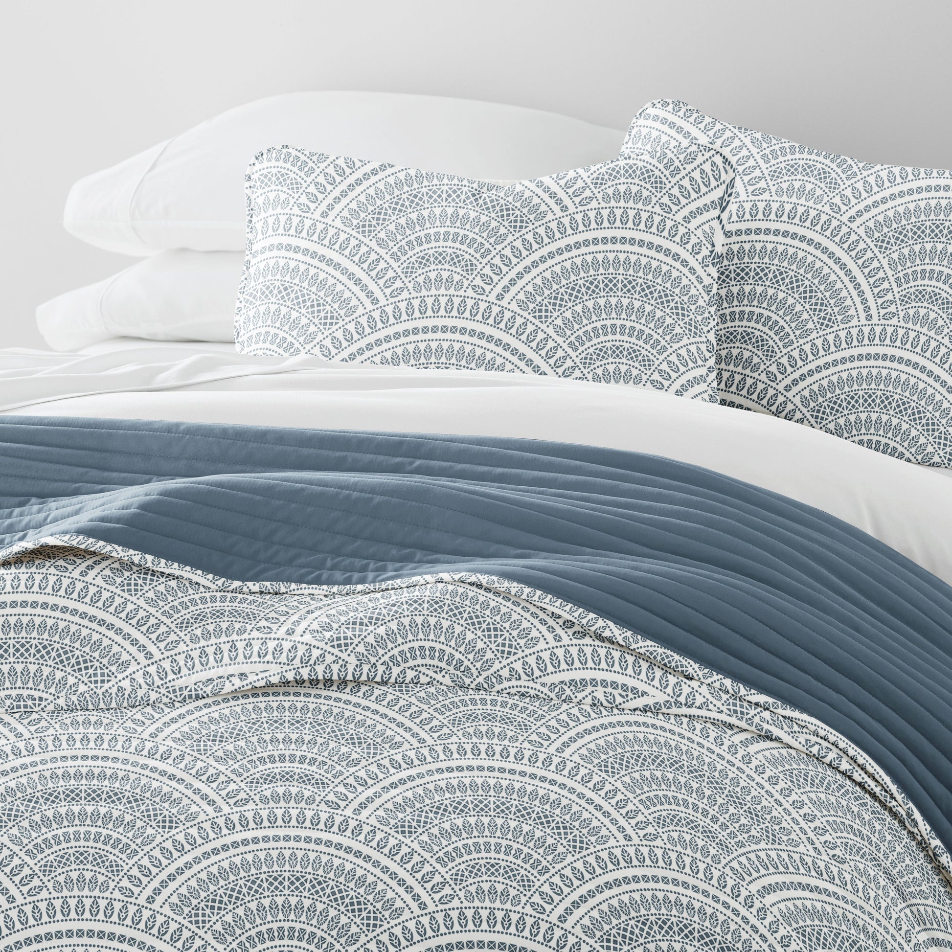 Scalloped Patterned Reversible Quilted Coverlet Set