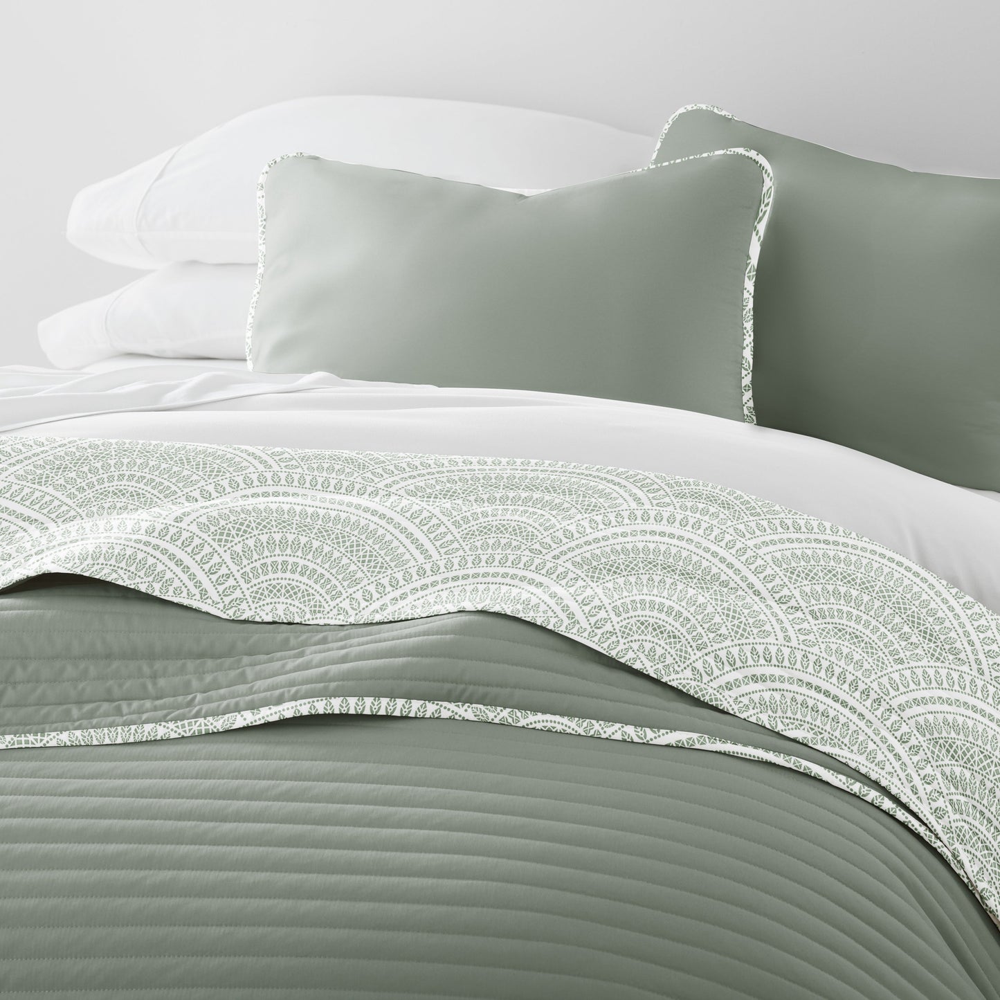 Scalloped Patterned Reversible Quilted Coverlet Set