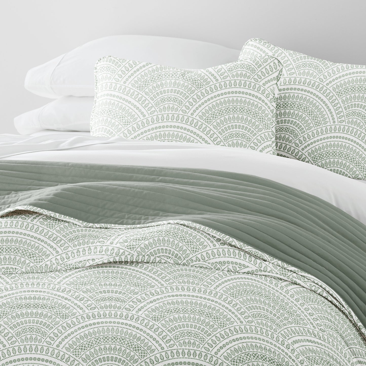Scalloped Patterned Reversible Quilted Coverlet Set