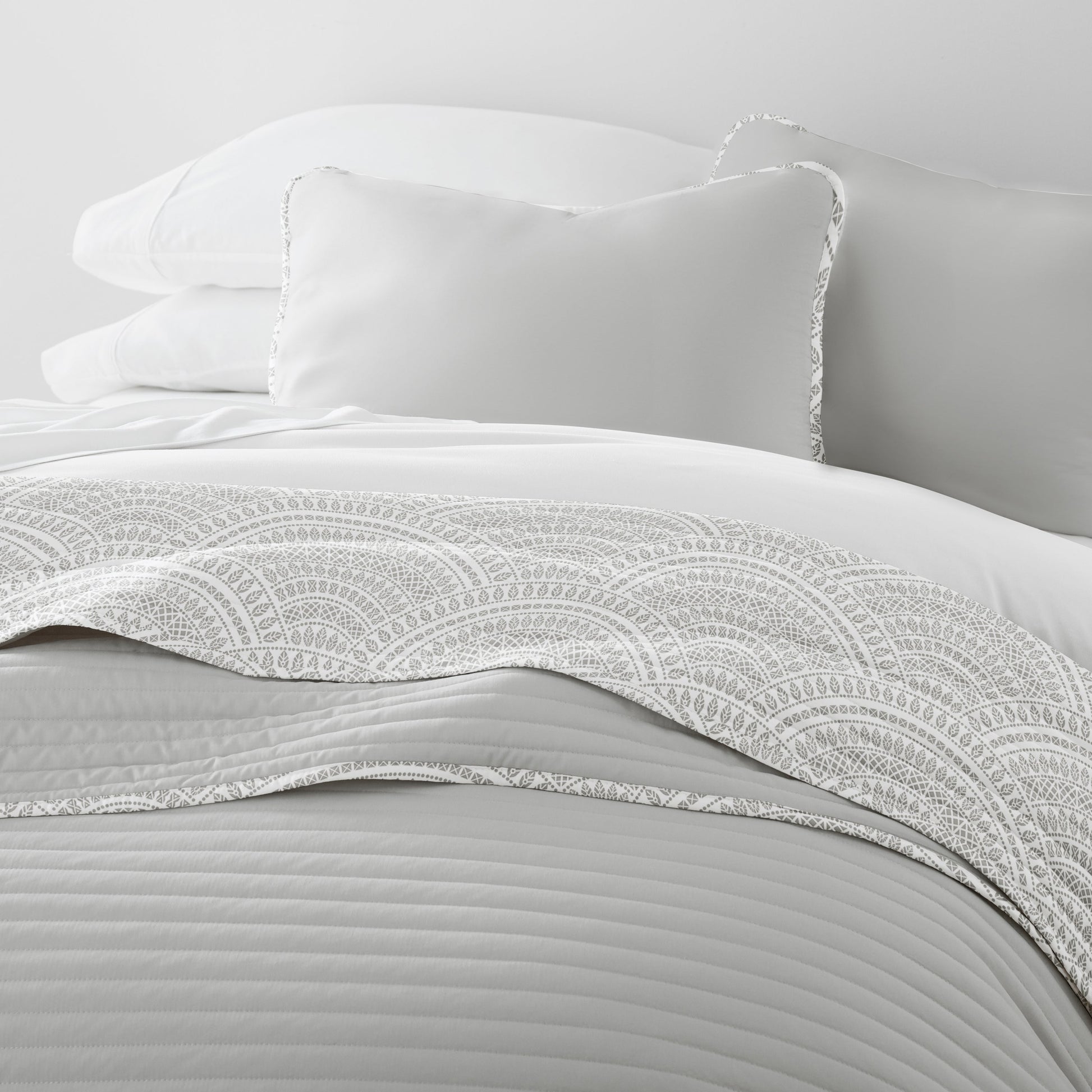 Scalloped Patterned Reversible Quilted Coverlet Set