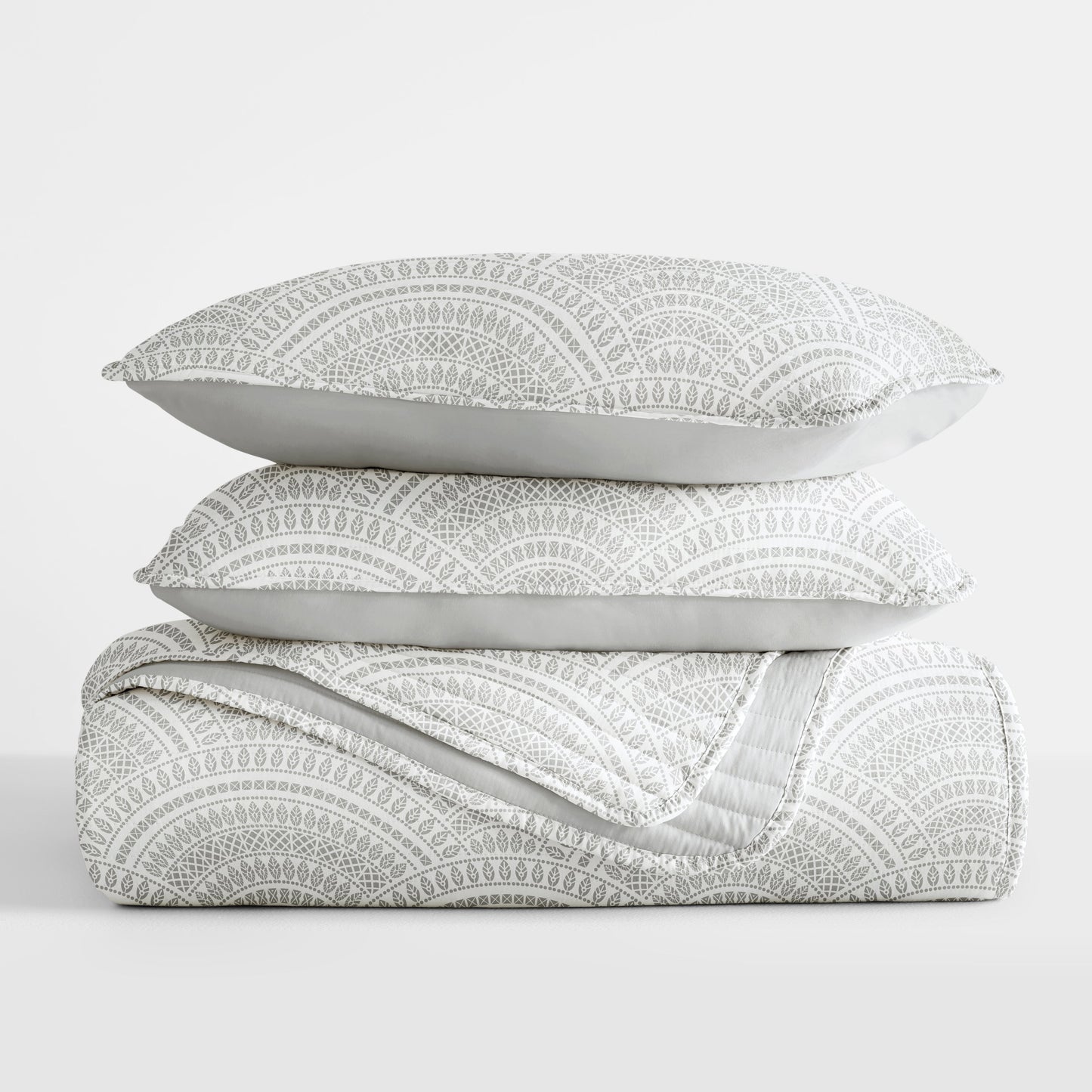 Scalloped Patterned Reversible Quilted Coverlet Set