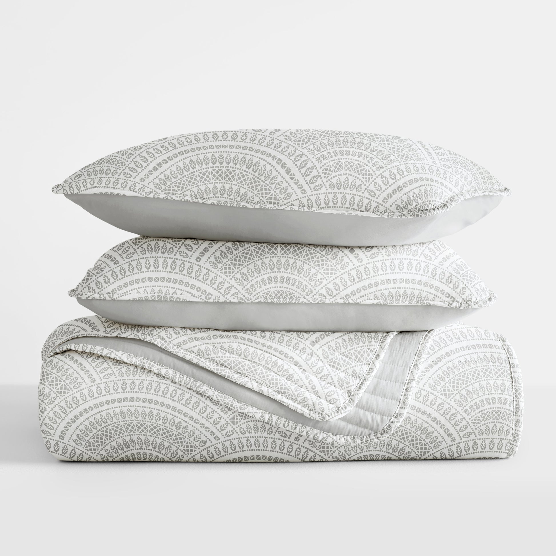 Scalloped Patterned Reversible Quilted Coverlet Set