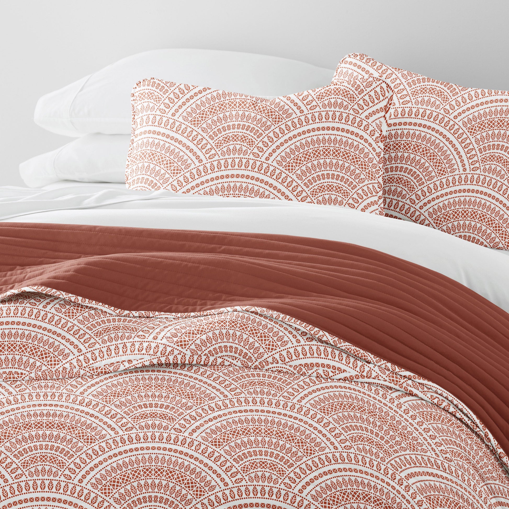Scalloped Patterned Reversible Quilted Coverlet Set