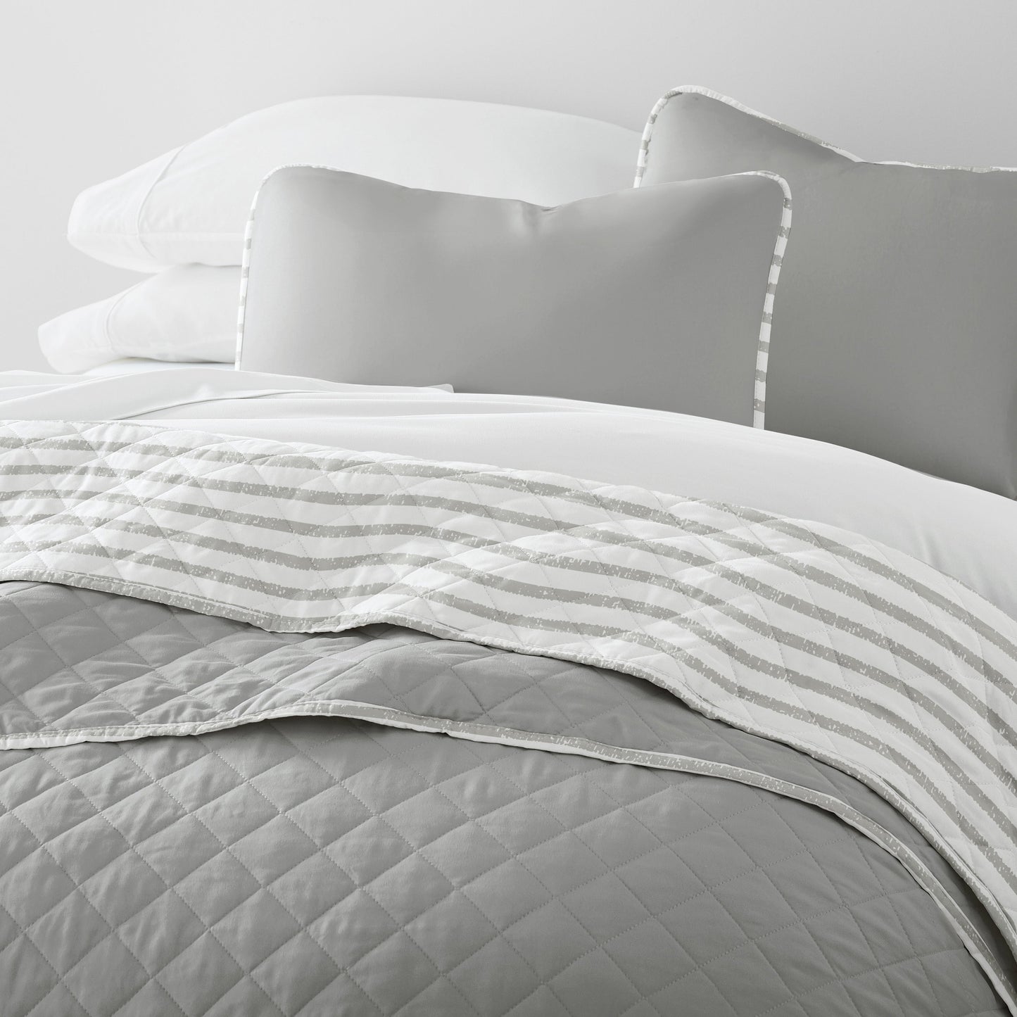 Summer Stripes Patterned Reversible Quilted Coverlet Set