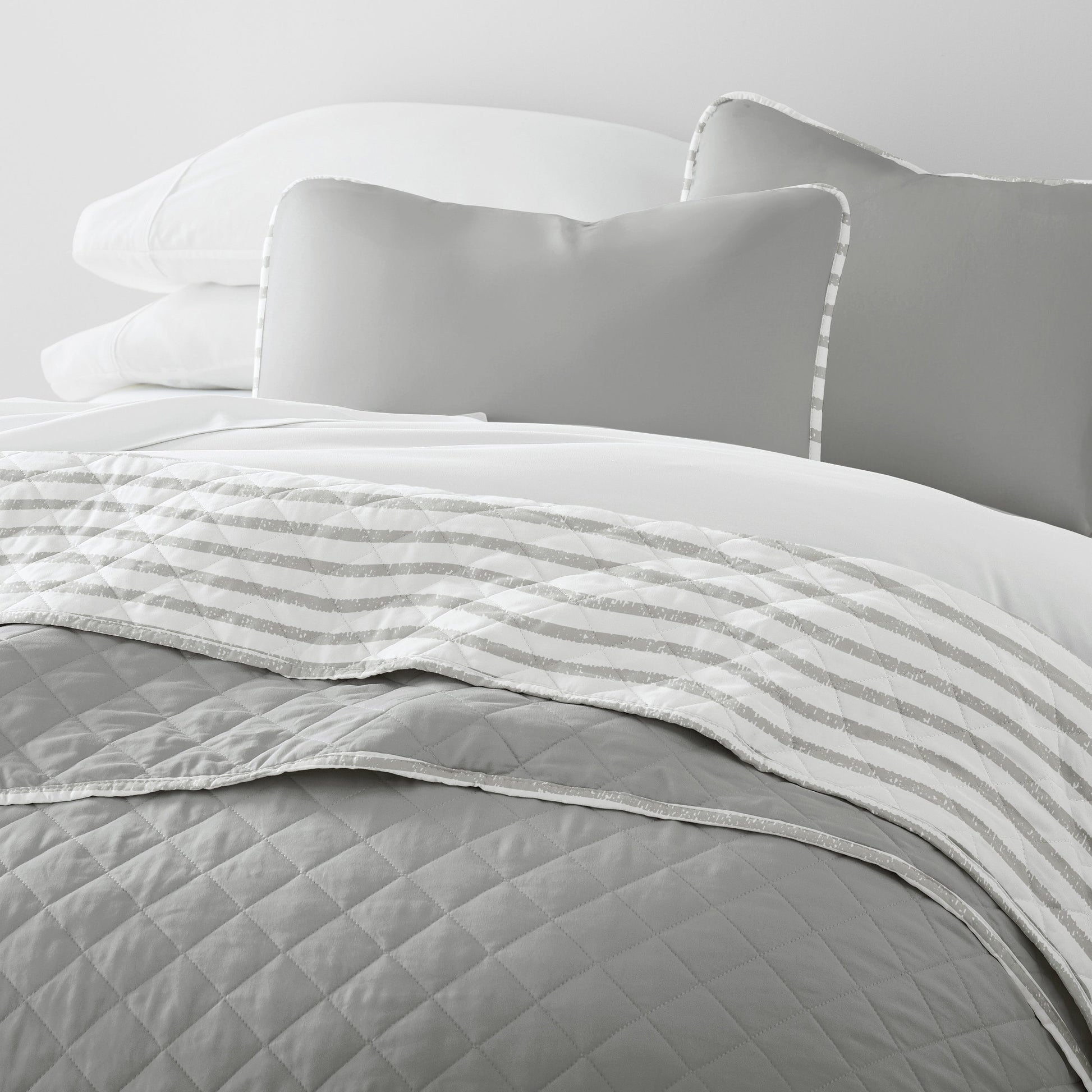 Summer Stripes Patterned Reversible Quilted Coverlet Set