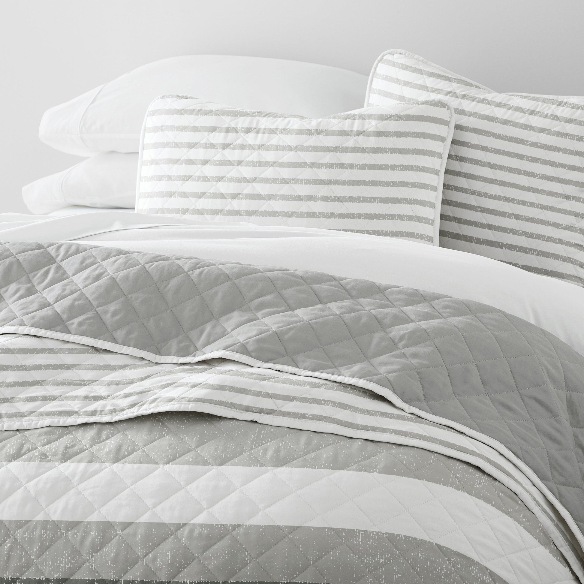 Summer Stripes Patterned Reversible Quilted Coverlet Set