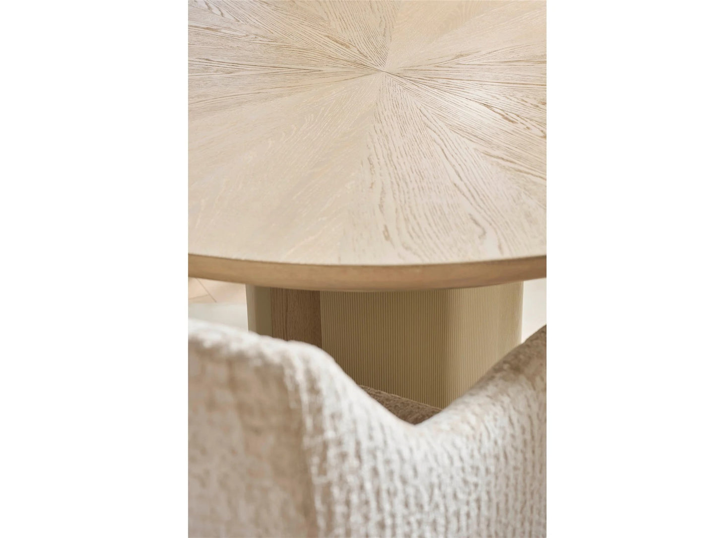 Universal - Velora Round Dining Table