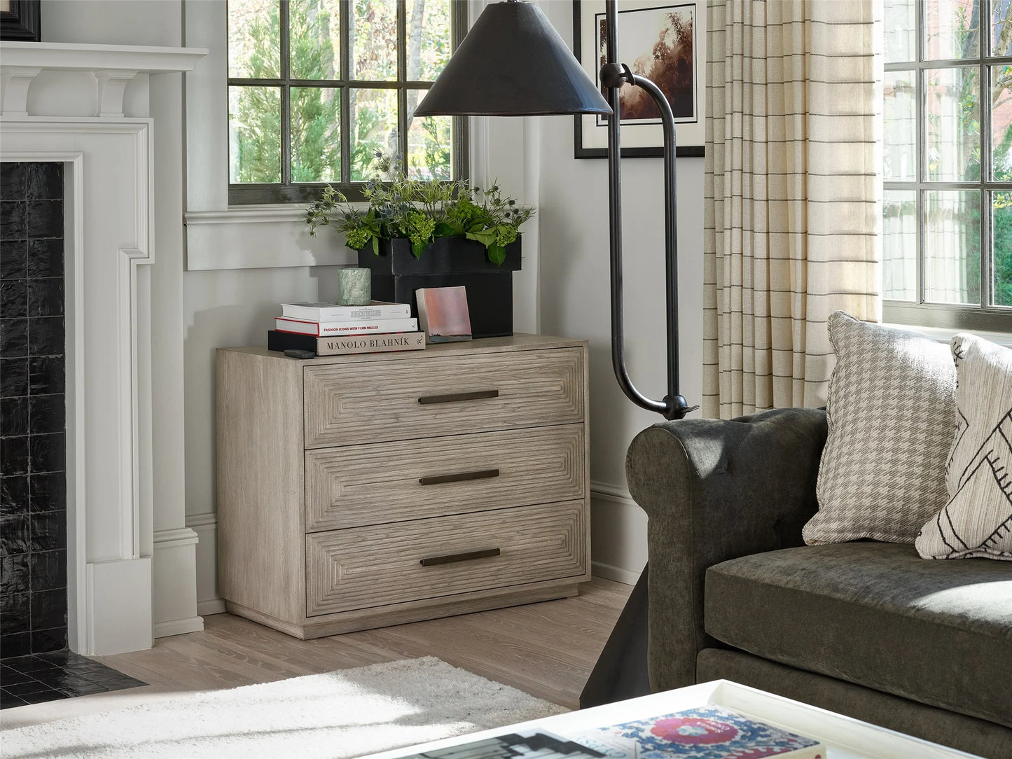 UNIVERSAL - MODERN FARMHOUSE COLLINS CHEST