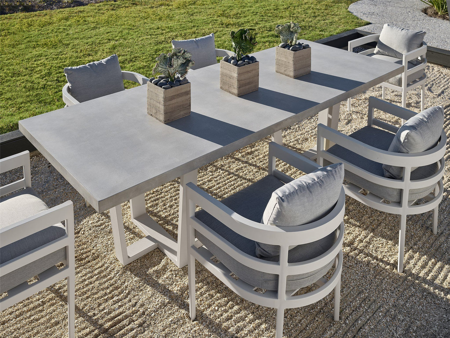 UNIVERSAL - COASTAL LIVING OUTDOOR SOUTH BEACH DINING TABLE