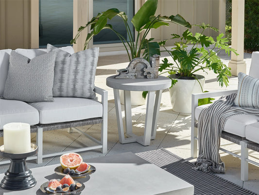 UNIVERSAL - COASTAL LIVING OUTDOOR SOUTH BEACH END TABLE